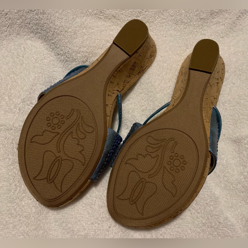 #S513 - White Mountain Blue Glitter & Cork Wrapped Thong Wedge Sandals SIZE 7.5M - Picture 4 of 16